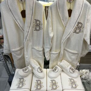 روب حمام عرايس طقم Kişiye Özel Antique  Harf مطرز يدوياً | هدايا ملكة وعرايس فخمة - متجر سعودي